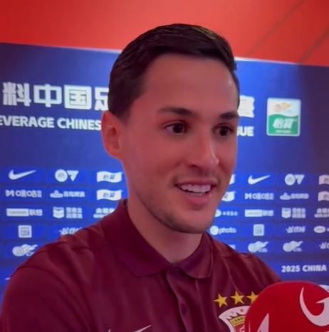 世界赛官网-维塔尔：特别感谢古斯塔沃给我的帮助；谢谢球迷夸我帅