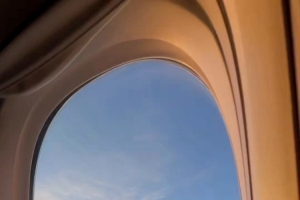 英雄联盟世界赛-巴黎社媒晒抵达洛杉矶视频，与马竞、博塔弗戈、西雅图同组