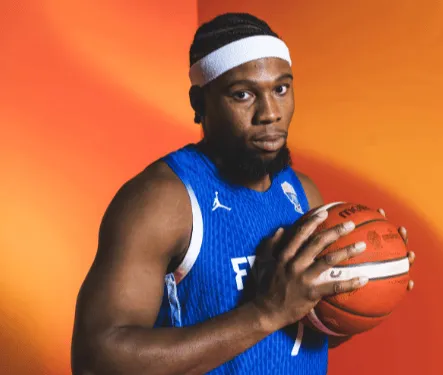 全球总决赛官网-状态低迷！亚布塞莱全场6中2，得到7分2篮板3助攻2盖帽