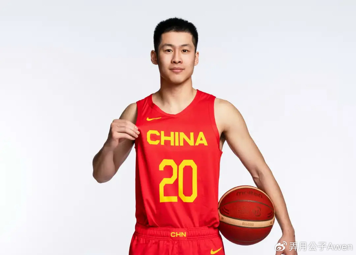 总决赛直播-都怪张镇麟？昔日国手+全明星转会后坐穿冷板凳，场均1.6分1.4板|崔晓龙|上海男篮|上海|篮板|偰李永炜_新浪体育_新浪新闻