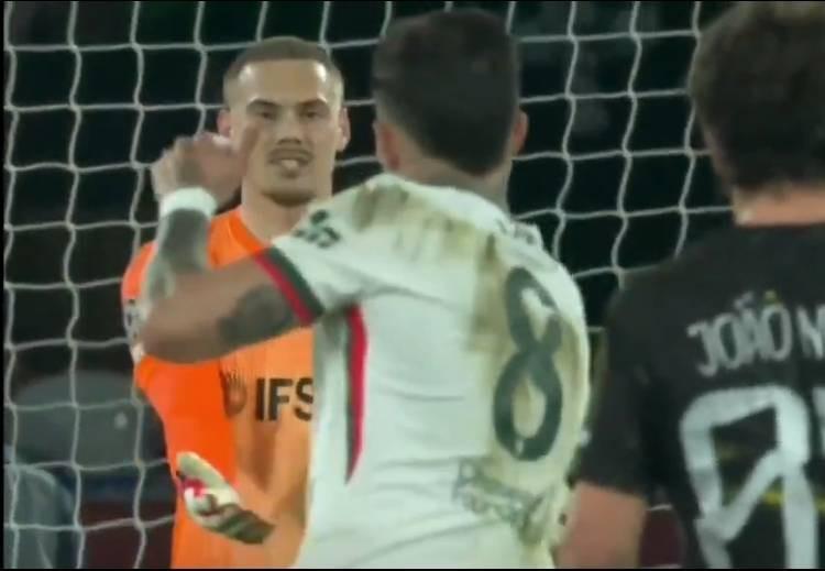 英雄联盟世界赛-气得不轻，约恩森89分钟出球失误险丢球，恩佐冲其怒吼+砸球